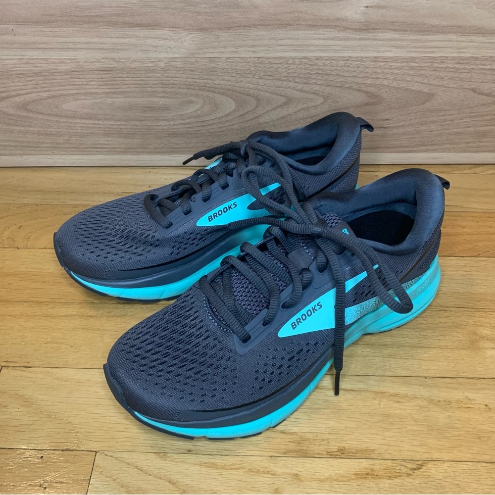 Brooks Women's Running Shoes - Black and Blue